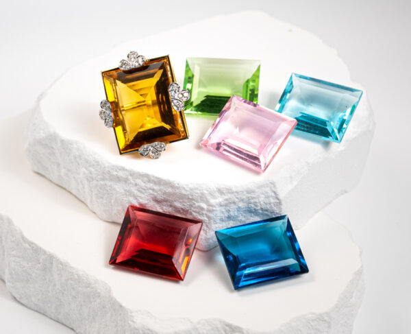 14K Gold Adjustable Ring With 0.61c Diamonds & Six 35.72 Carat Interchangeable Emerald Cut Gemstones - Image 2