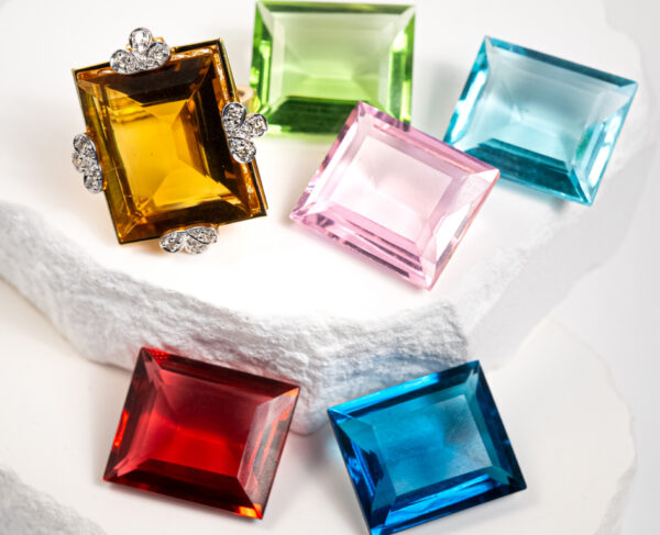 14K Gold Adjustable Ring With 0.61c Diamonds & Six 35.72 Carat Interchangeable Emerald Cut Gemstones - Image 3