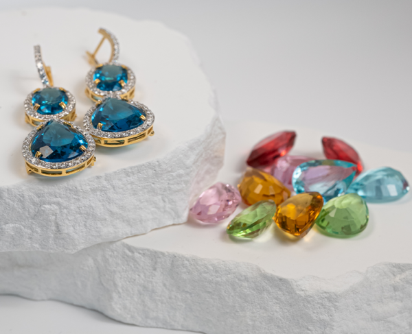 14K Gold Dangle Earrings With 2.72c Diamonds & 24 Interchangeable 9.19 Carat Oval Cut Gemstones